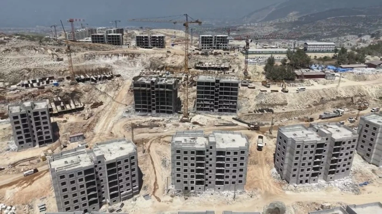 Cebike Mahallesinde afet konutları hızla sürüyor