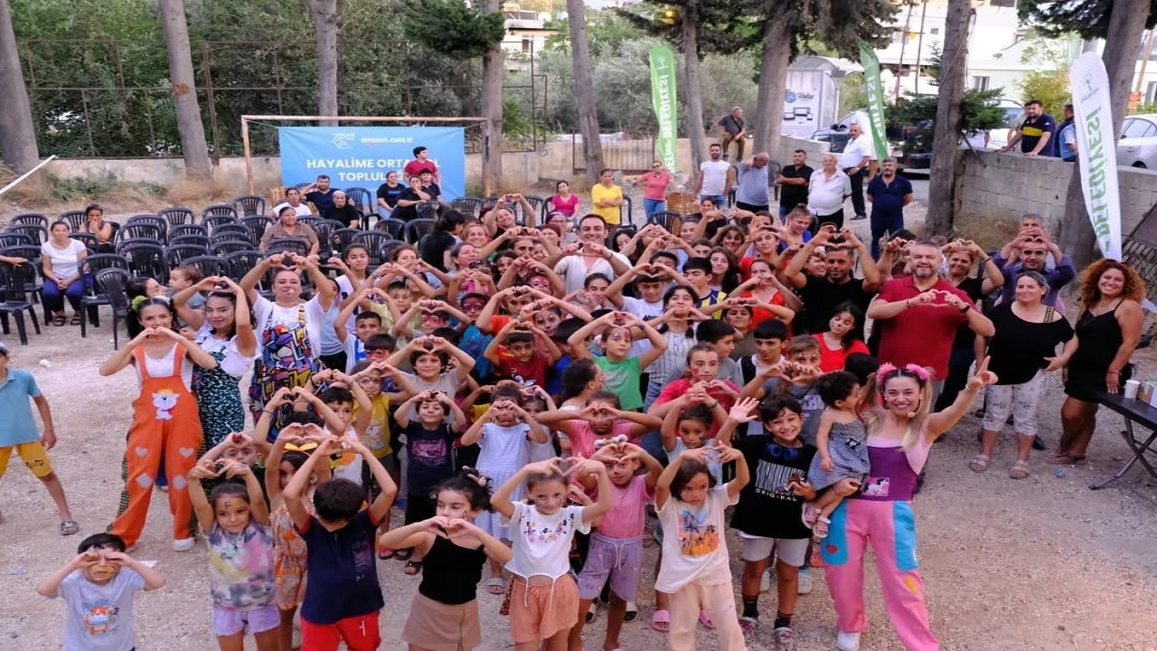 Defne Belediyesinin Bostancık Mahallesinde düzenlediği etkinlikte çocuklar doyasıya eğlendi