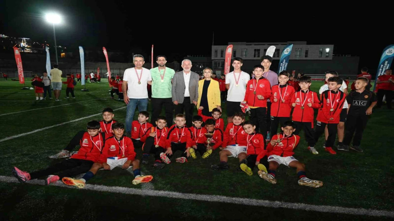 Geleceğin şehri Ispartada geleceğin yıldızları sahne aldı