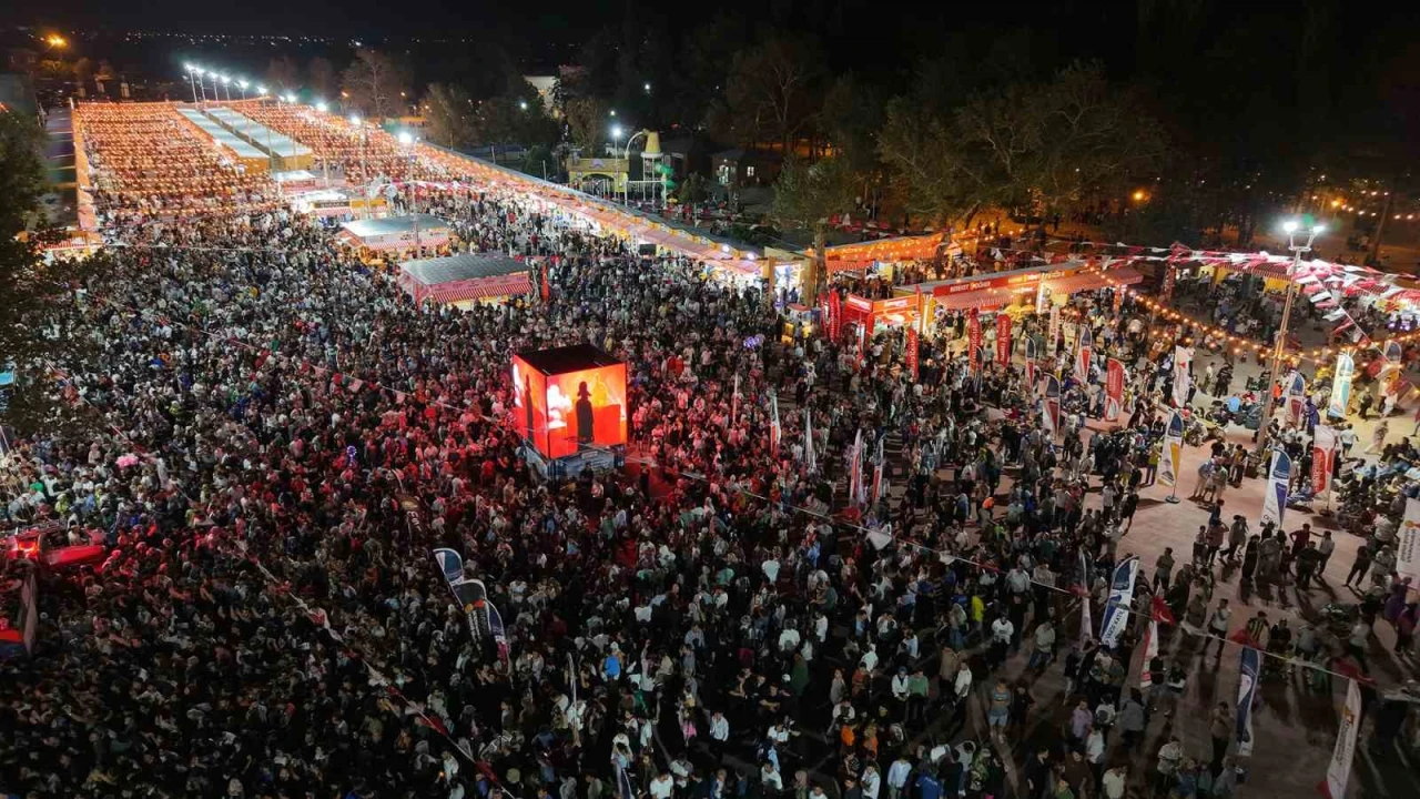 Geleneksel Ağustos Fuarı kapılarını açtı