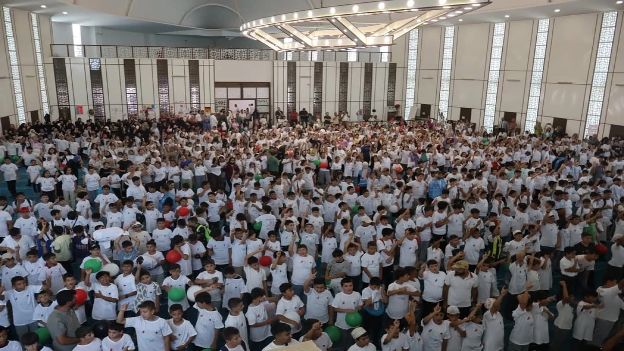 Hatayda 1500 kuran kursu öğrencisi camide buluştu