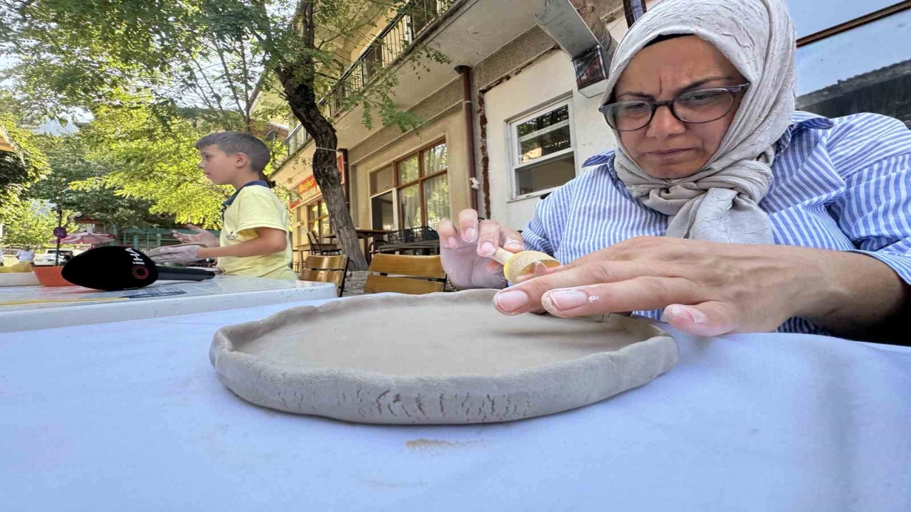 Hayallerini ata toprağında açtığı seramik atölyesiyle gerçekleştirdi