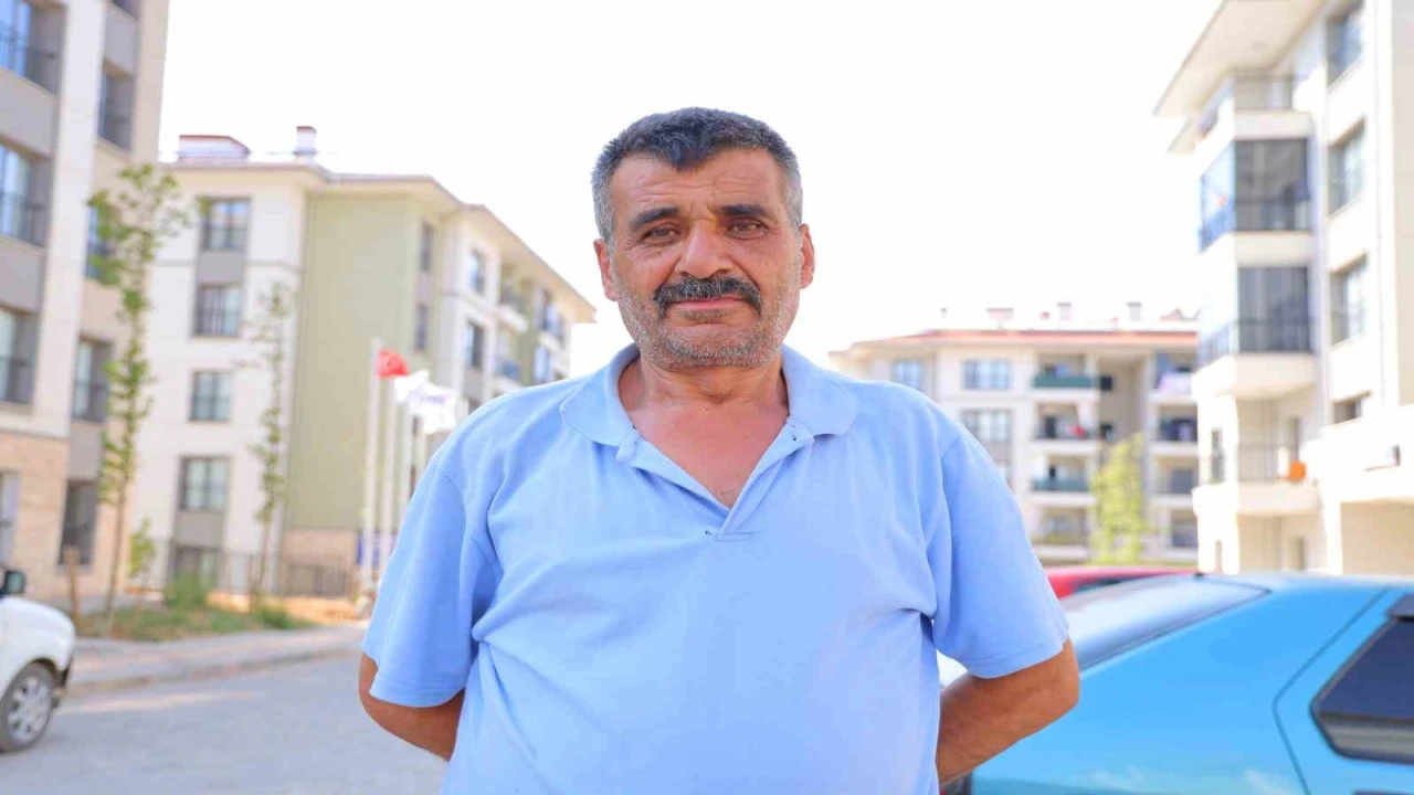 İki oğlunu kaybeden depremzede baba: Devletimiz evlerimizi yaptı