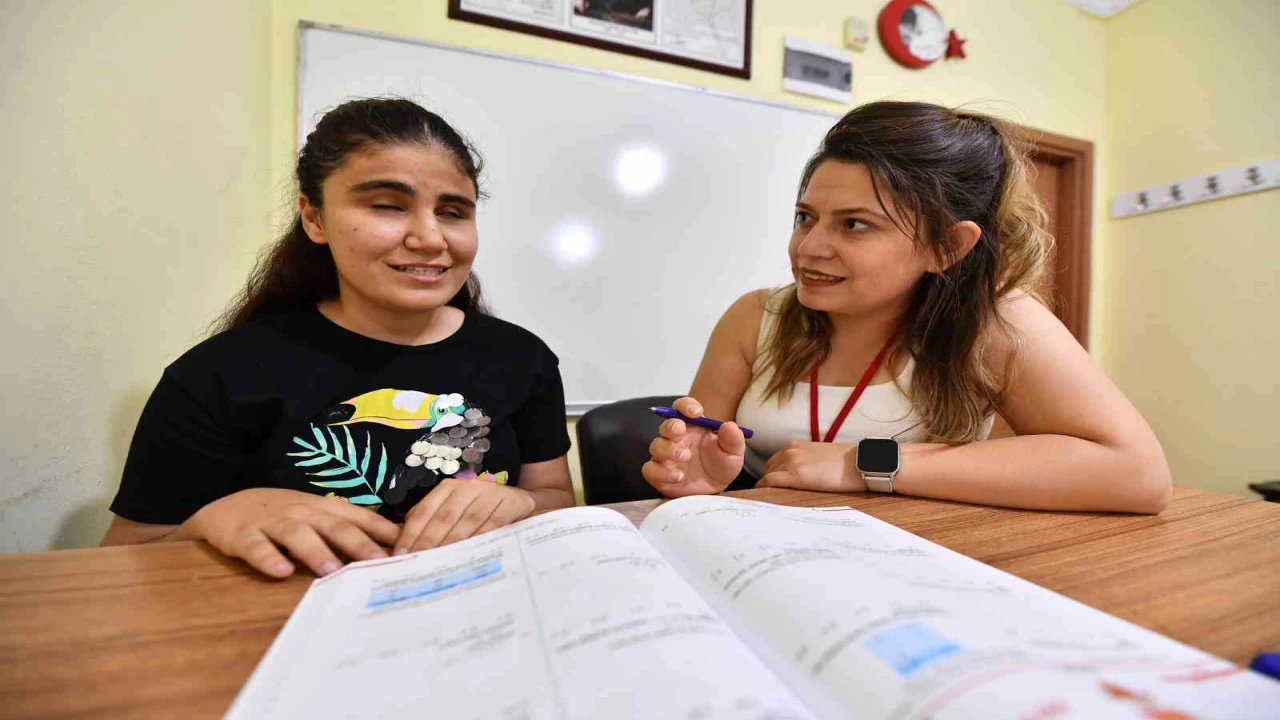 İlk 10 bine giren görme engelli Nazalin, Ankara Üniversitesine yerleşti