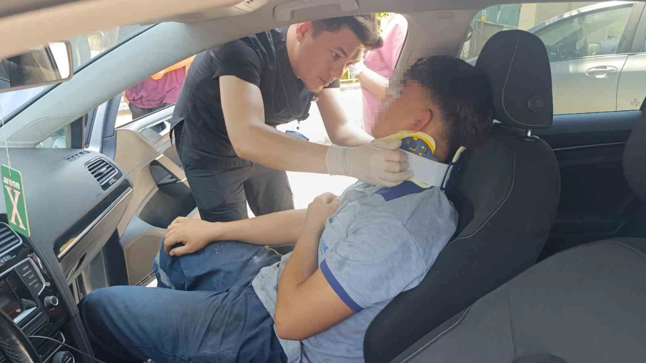 İlk tedavisi çarpıştığı otomobilde yapıldı