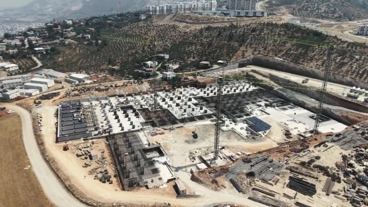 İskenderunda sismik izolatör sistemli 600 yataklı devlet hastanenin inşası hızla sürüyor