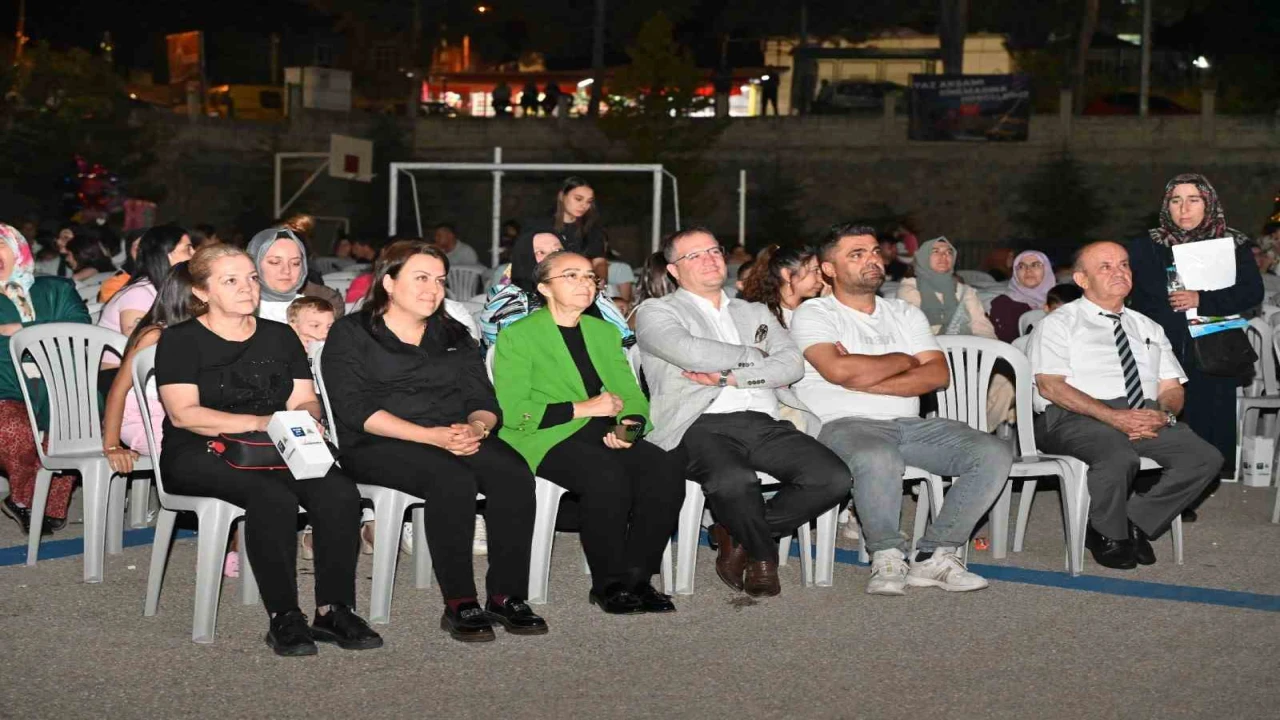 Isparta Belediyesinden Dere ve Yenice Mahallelerine sinema keyfi