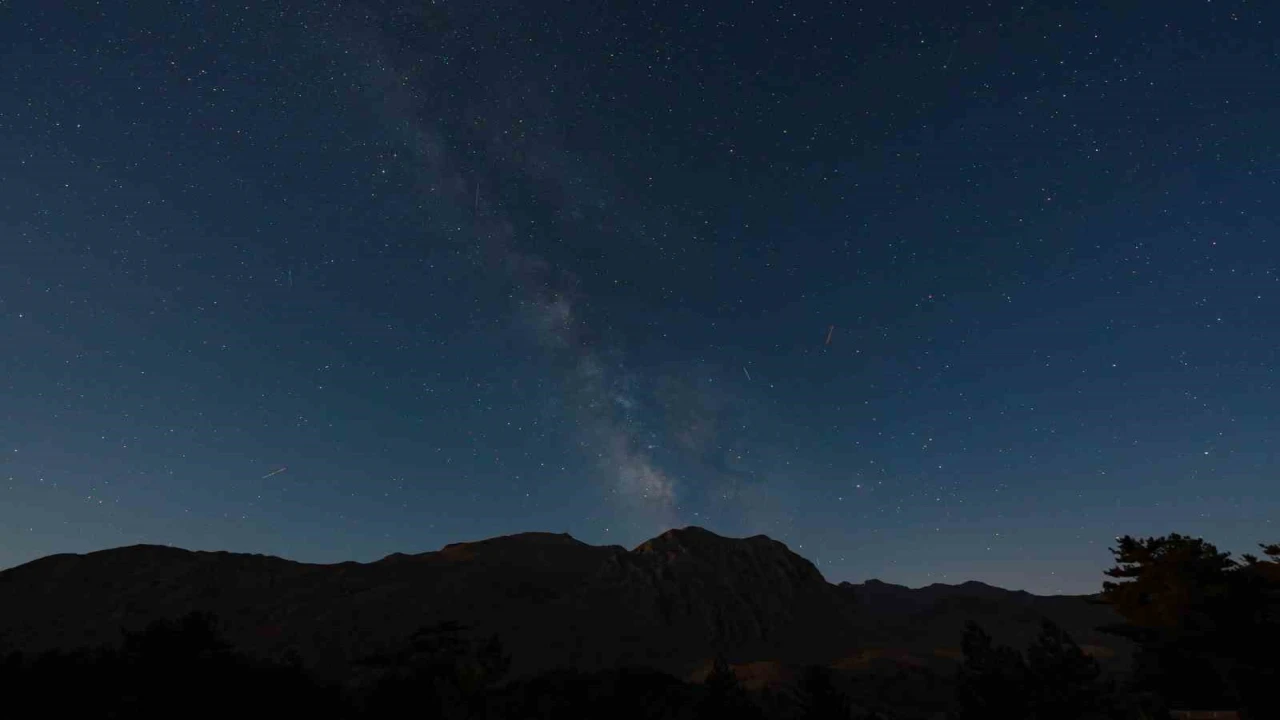 Isparta Melikler Yaylasında Perseid yağmuru Gökyüzü Şölenine dönüştü