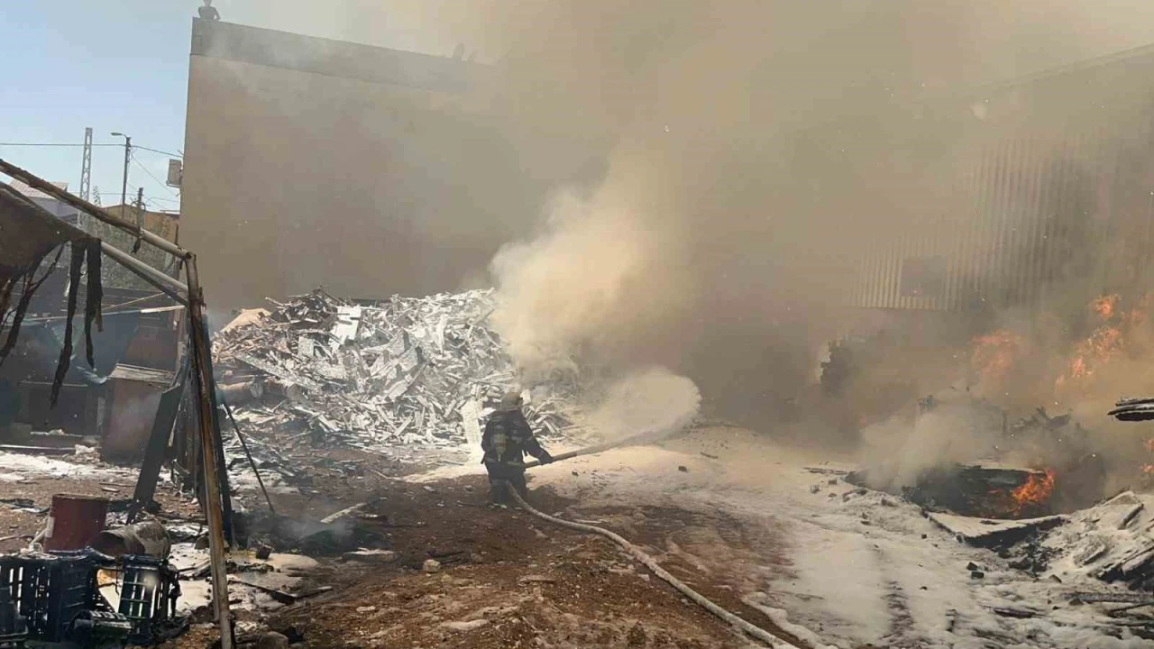 Kahramanmaraşta ahşap palet üretim tesisi yangını