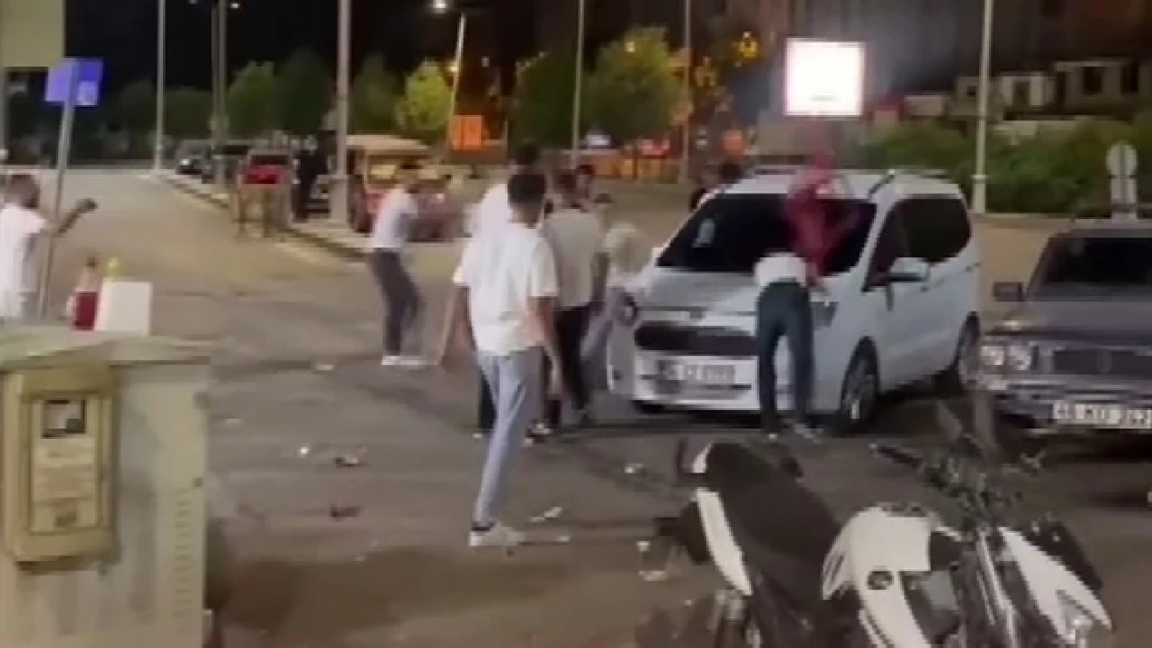 Kahramanmaraşta araca taşlı saldırı