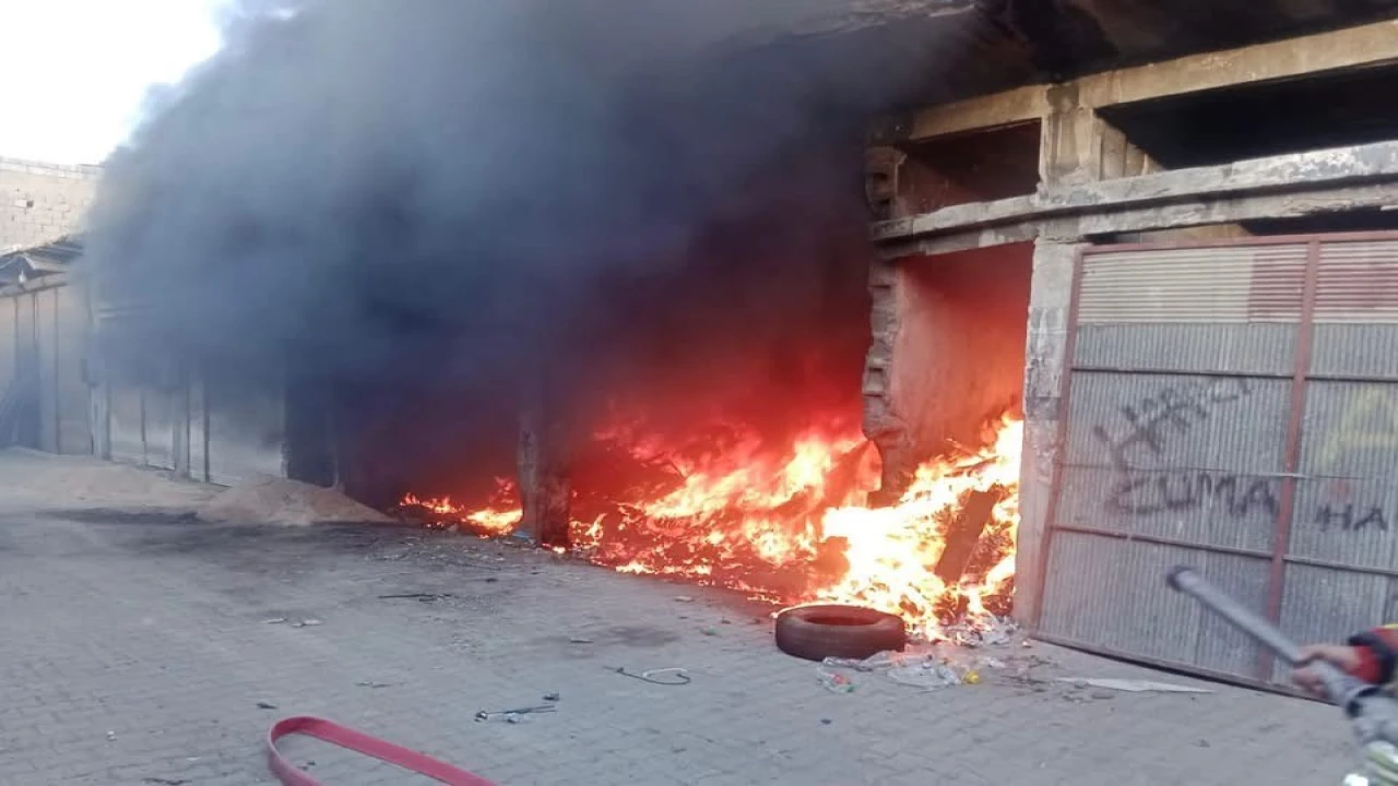 Kırıkhanda iş yeri alevlere teslim oldu