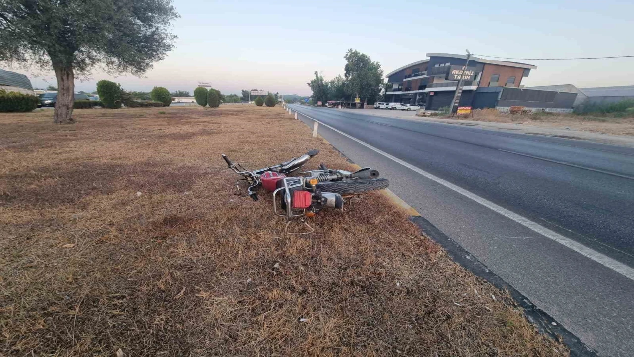 Kırmızı ışık ihlali yapan tur aracı motosiklete çarptı: 1 ölü