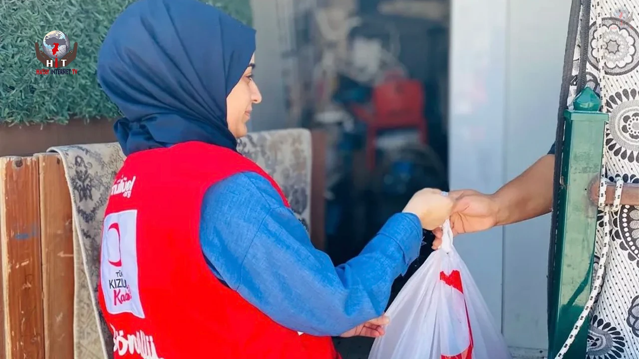 Kızılay, ihtiyaç sahibi ailelere adak eti dağıtımı gerçekleştirdi
