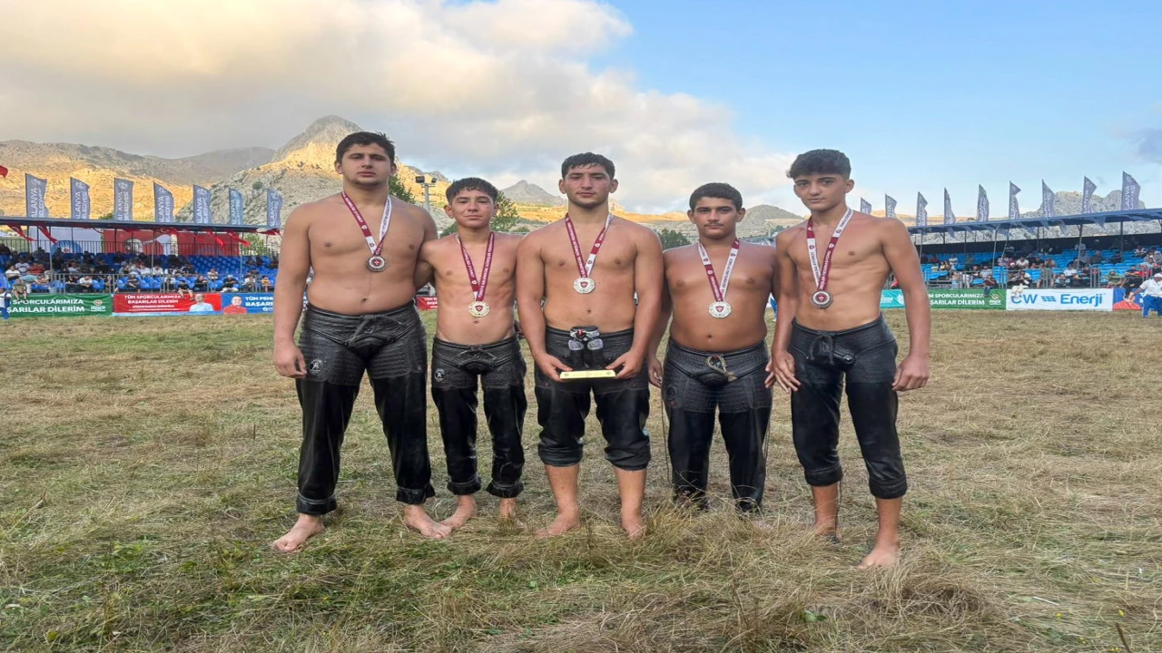 Manavgat Belediyesi Güreş Kulübü pehlivanları, Gökbel Er Meydanından madalyalarla döndü