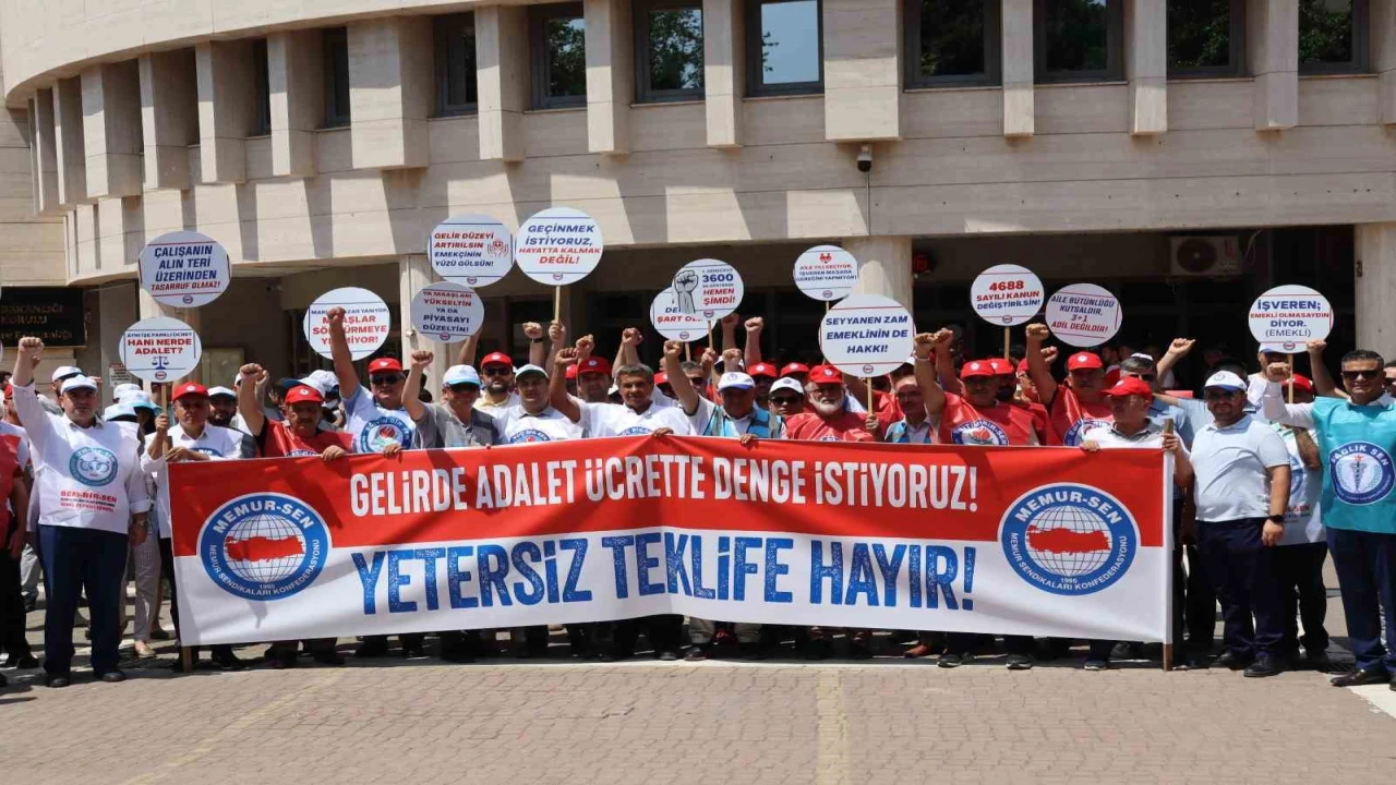 Memur-Senden hükümetin zam teklifine protesto
