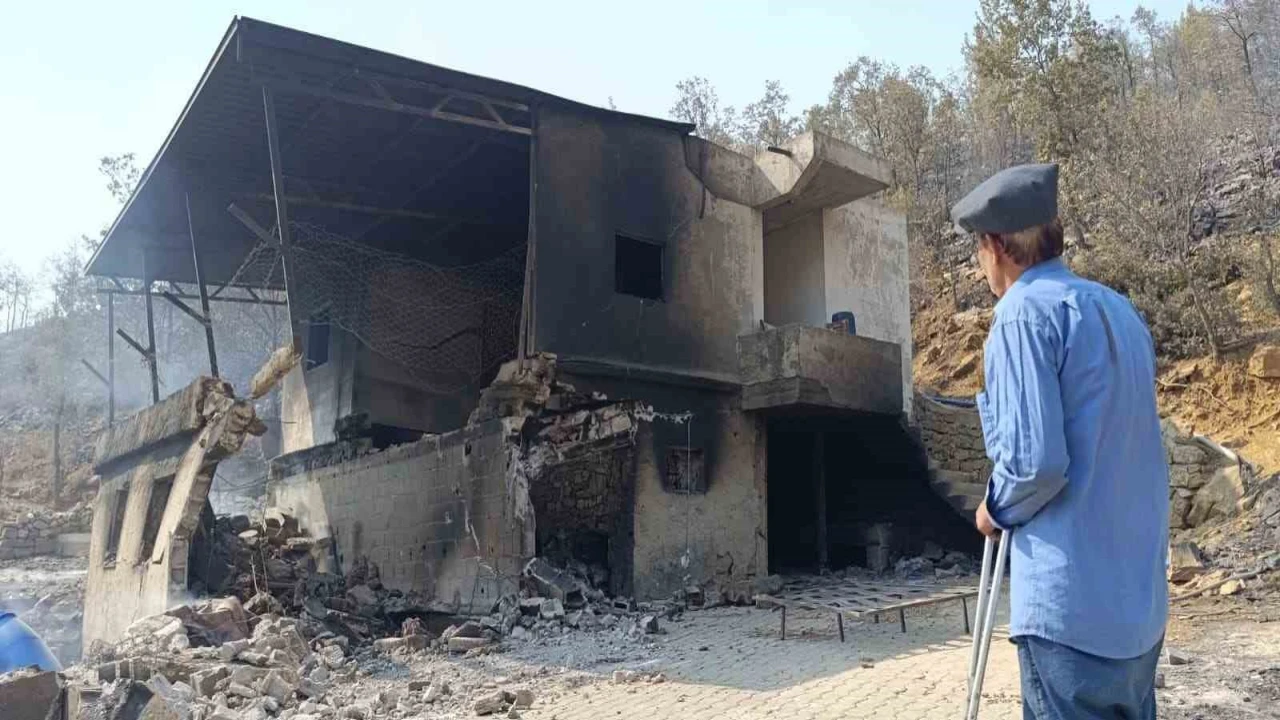 Mersin Valiliği: Yangınlar kontrol altına alınmış, soğutma çalışmaları devam etmektedir