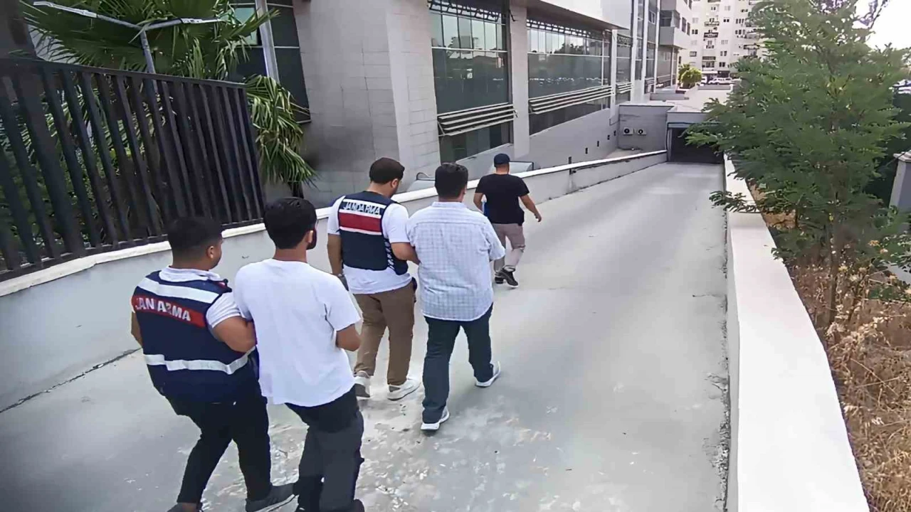 Mersinde DEAŞa finans sağlayan şüphelilere operasyon: 2 gözaltı