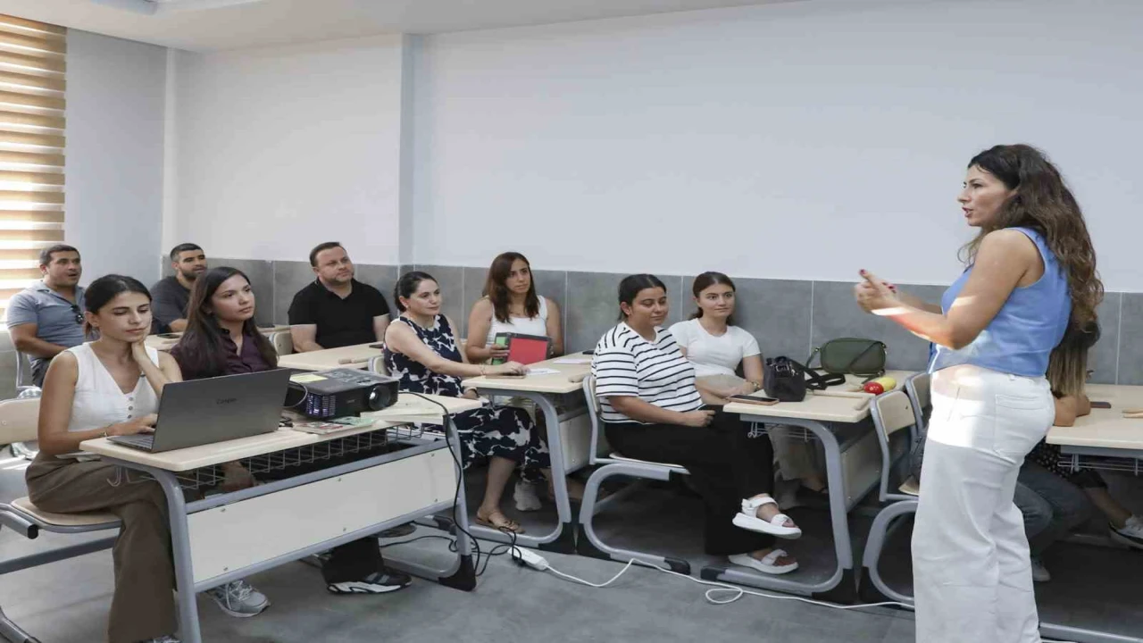 Mersinde ebeveynlerin çocuklarıyla iletişimine ışık tutuluyor