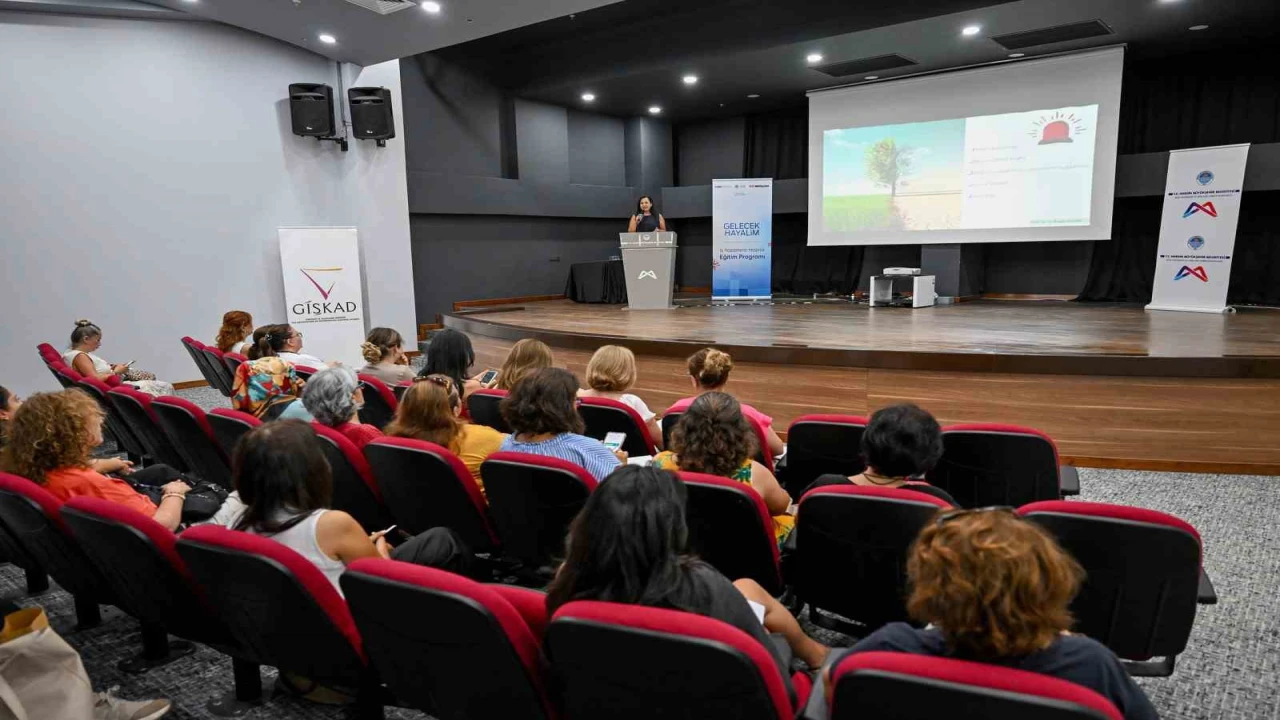 Mersinde kadınlara iş hayatı için farkındalık eğitimi