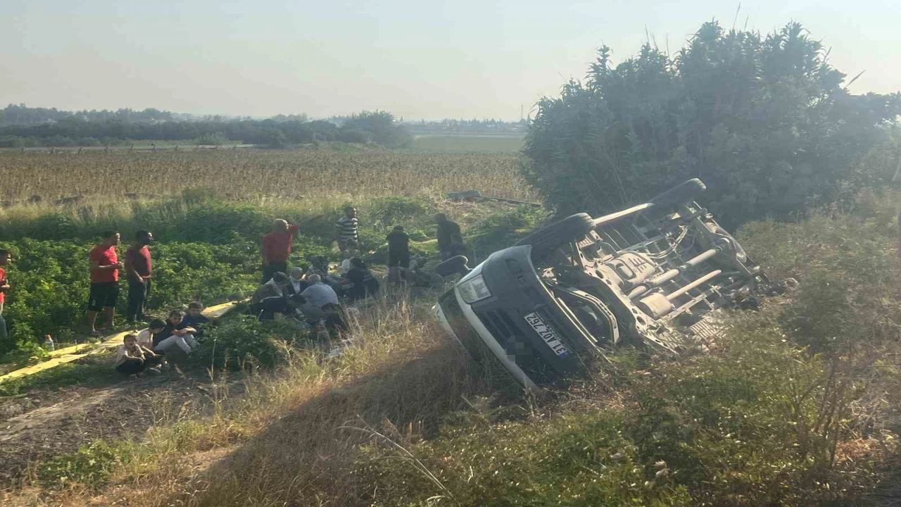 Öğrencileri taşıyan servis kaza yaptı: 8 yaralı