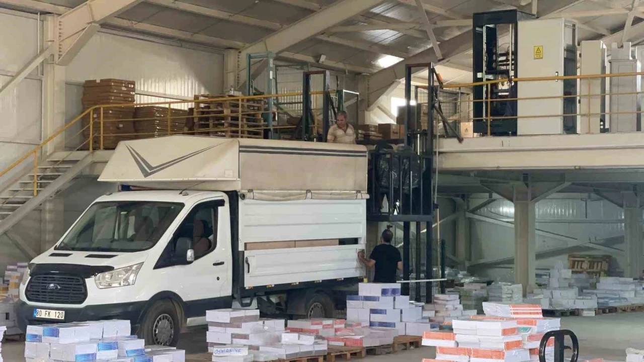 Osmaniyede kitaplar sıra üzerinde öğrencileri bekliyor