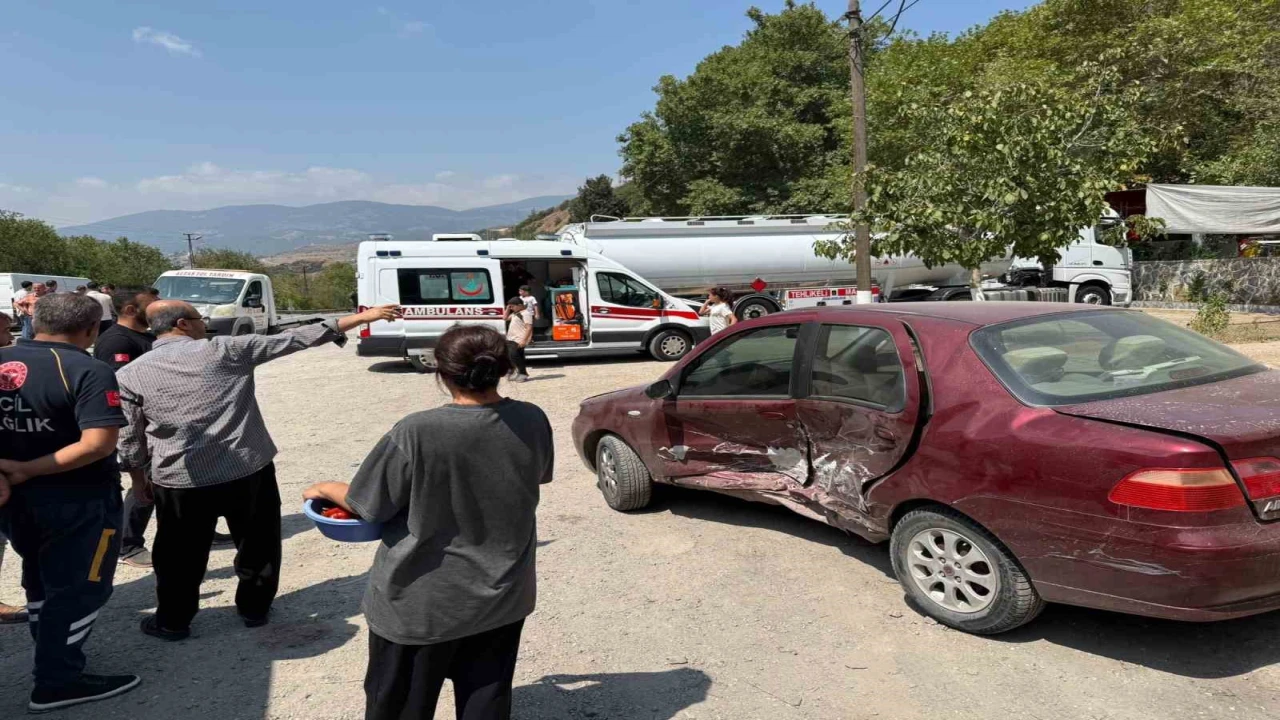 Osmaniyede otomobillerin çarpıştığı kazada 3 kişi yaralandı