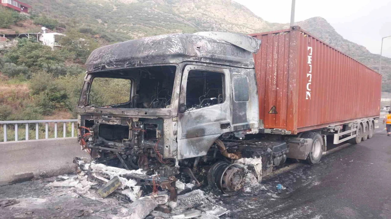 Osmaniyede tırda çıkan yangın söndürüldü