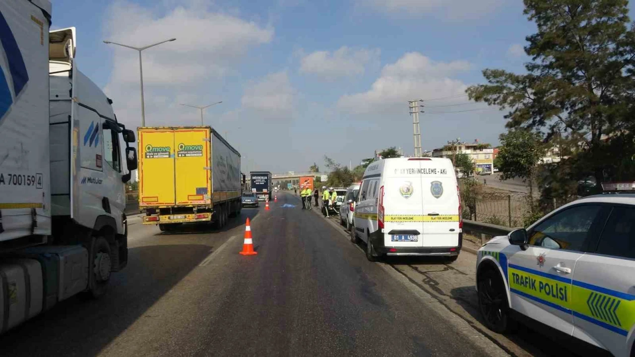 Otoyolda tırın çarptığı şahıs öldü
