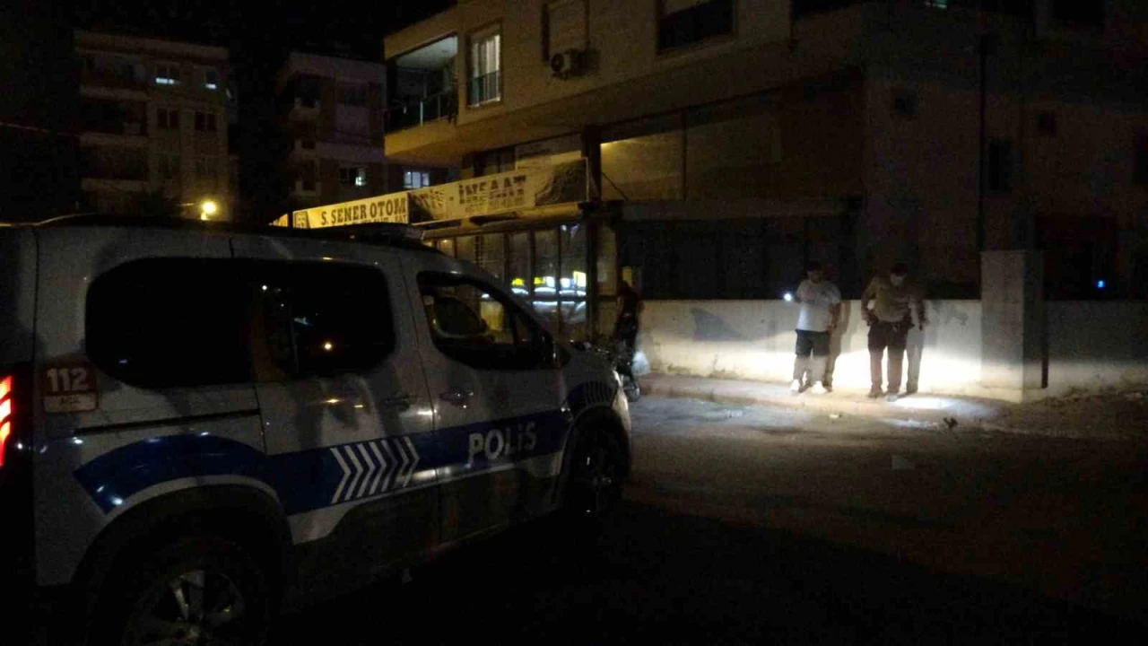 Oturduğu apartmanın girişinde silahlı saldırıya uğrayan şahıs yaralandı