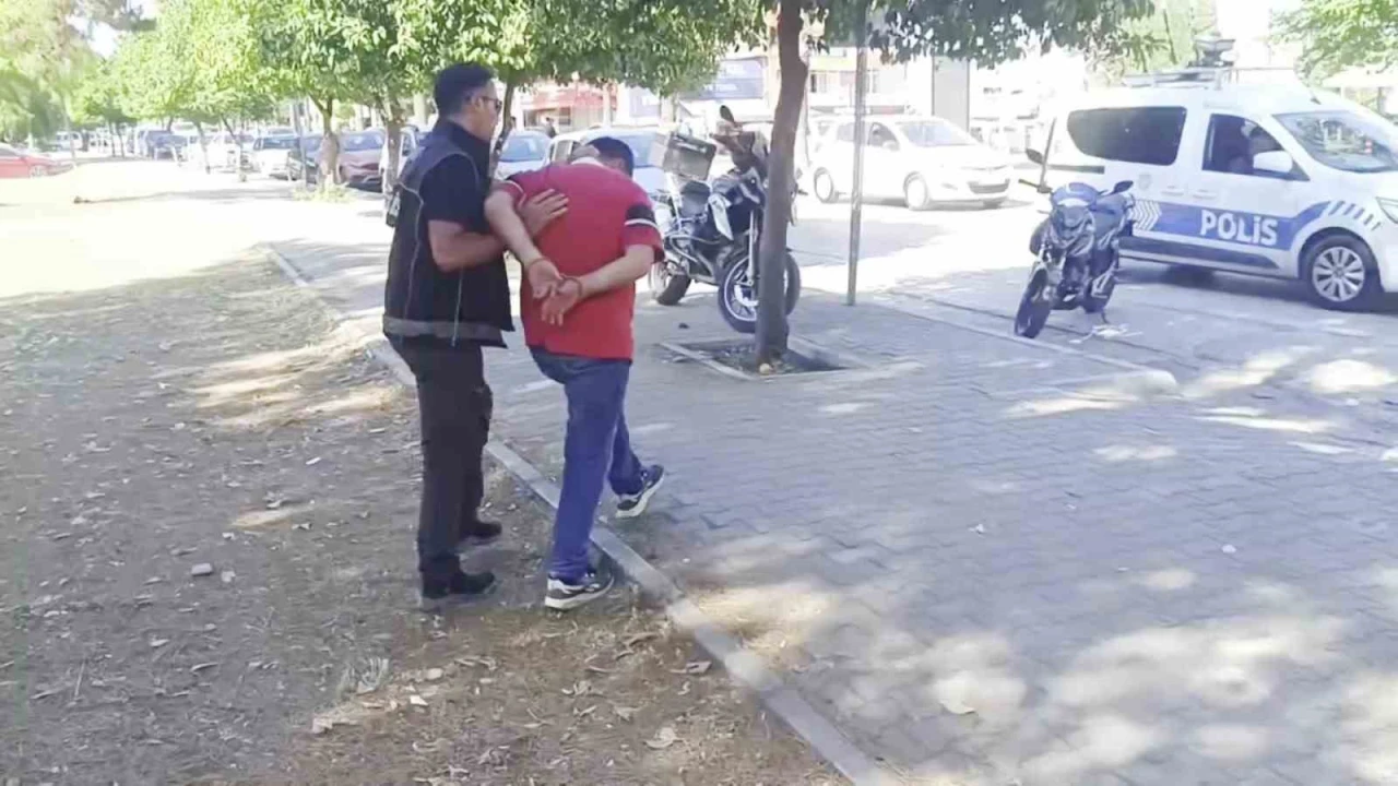 Parkta uyuşturucuyla yakalandı, Pişmanım dedi