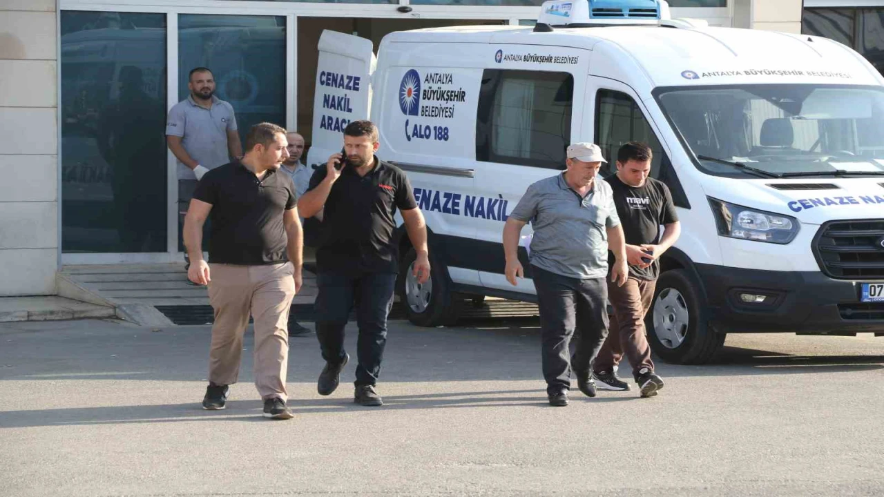 Pastane cinayetinde öldürülen genç kadının cenazesi yakınlarına teslim edildi