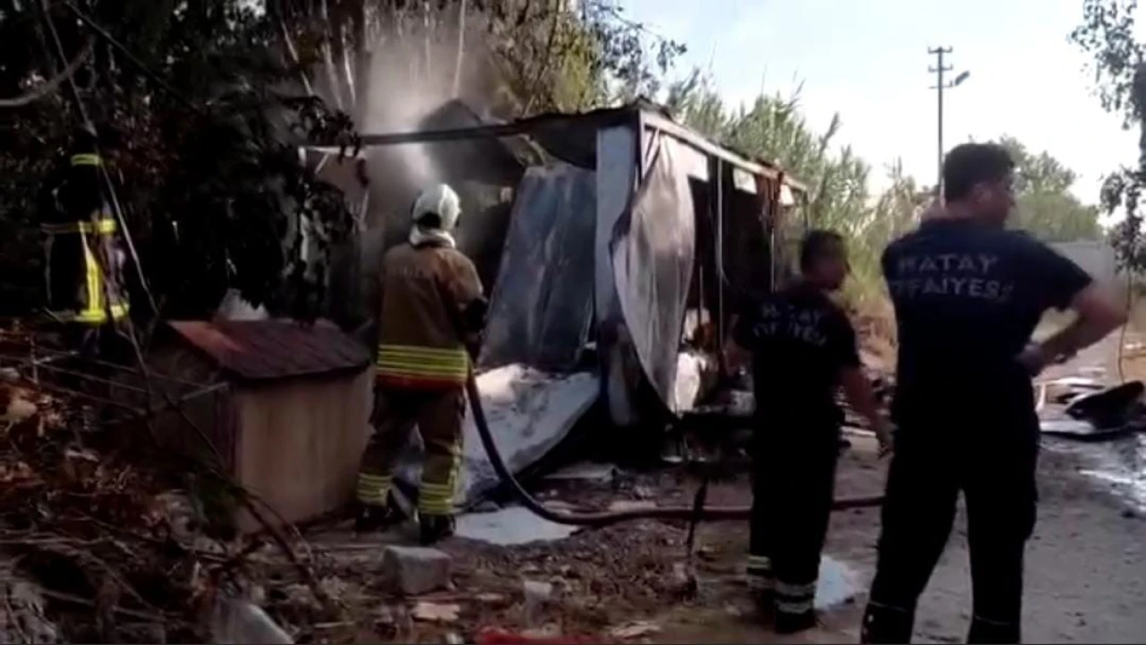 Samandağda çıkan yangında konteyner kullanılamaz hale geldi