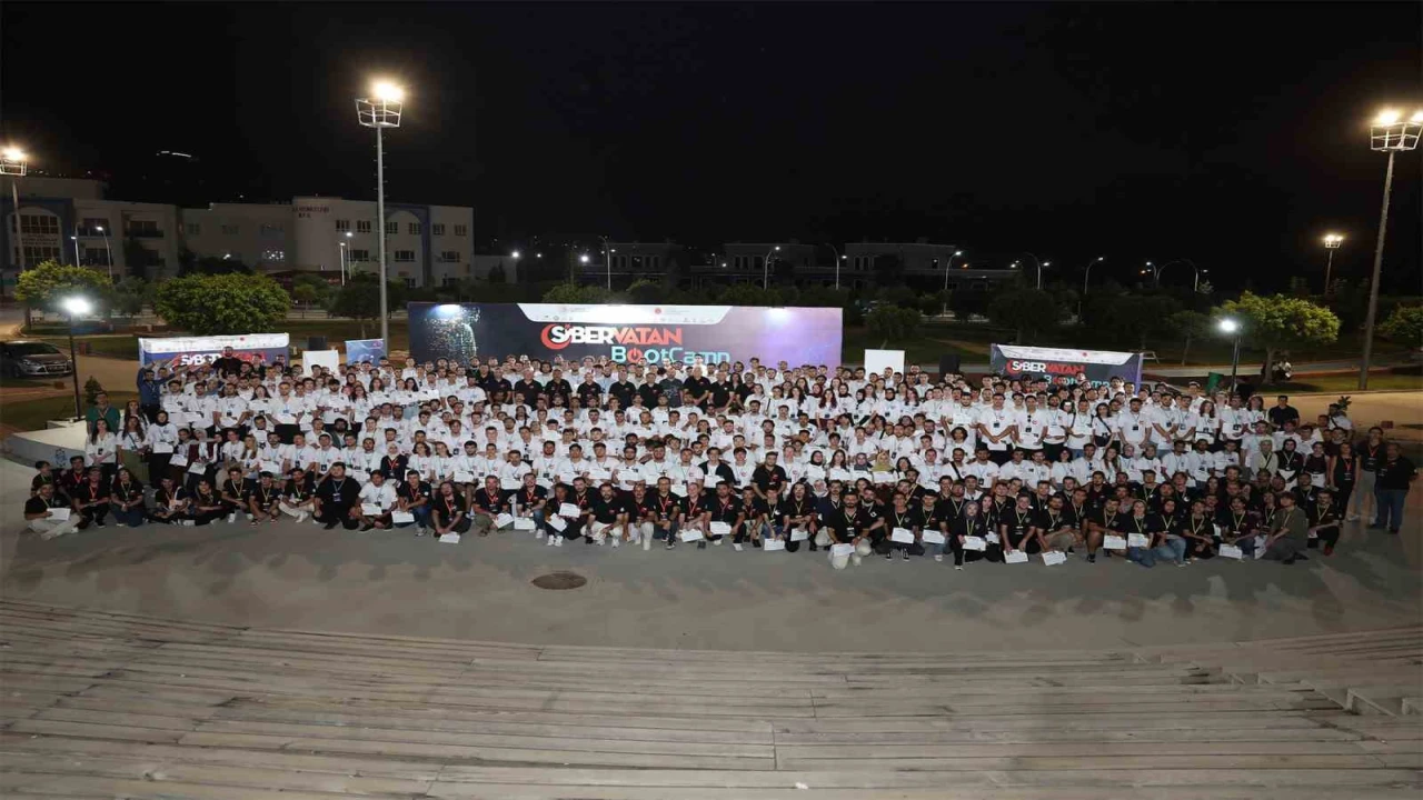 Siber vatanın kahramanları sertifikalarını aldı