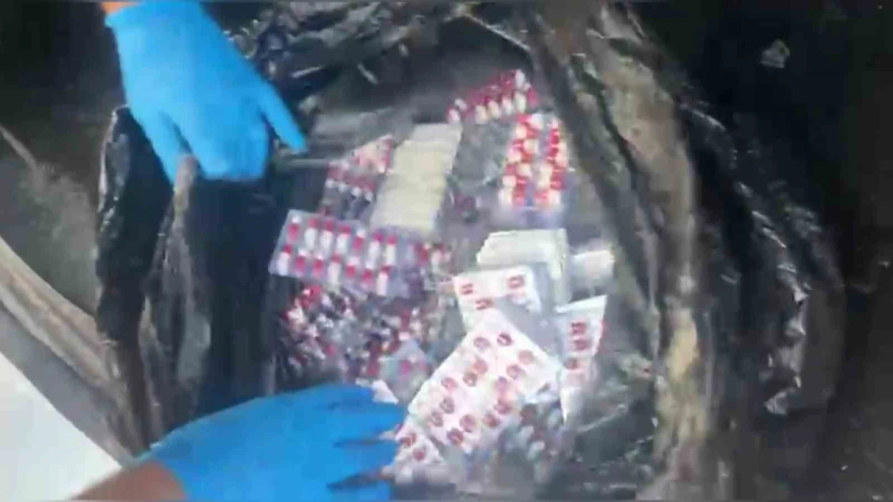 Taksiyle uyuşturucu sevkiyatı yapmak istediler: 2 bin 796 hap yakalattılar