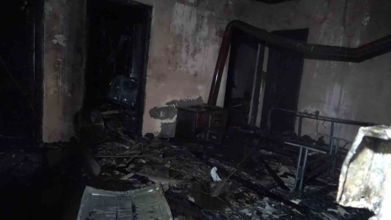 Torununun doğum gününü kutlarken evinin yandığı haberini aldı