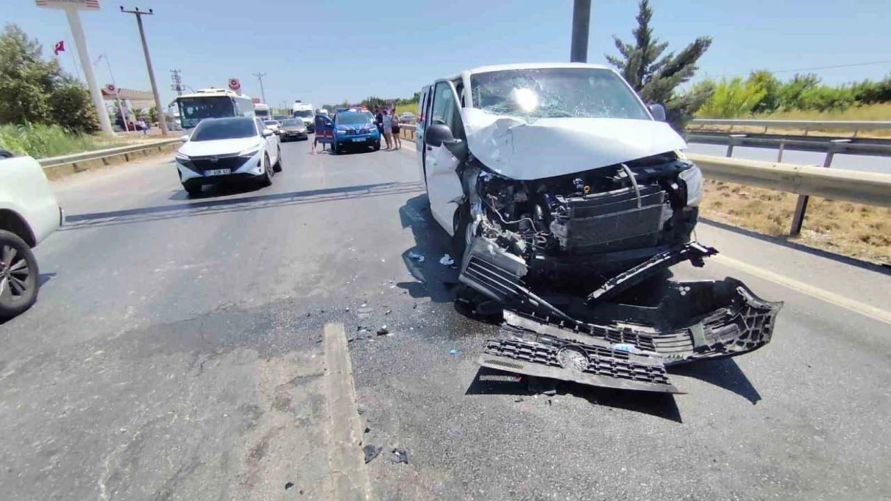 Tur aracı tur otobüsüne arkadan çarptı: 5i Hollandalı 6 yaralı