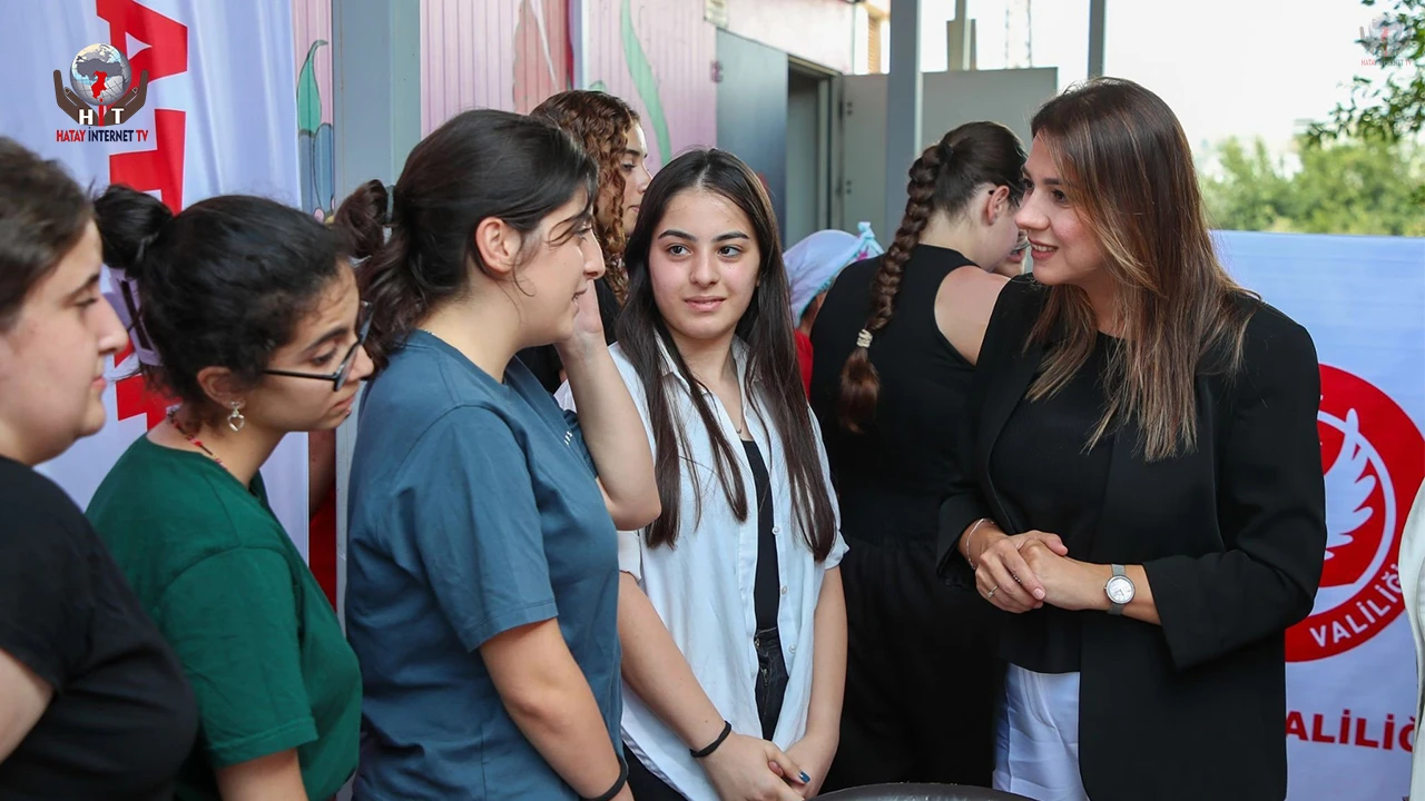 Vali Masatlı'nın eşi, 'Yüreğimizdeki Işık' projesinde kız çocuklarıyla bir araya geldi