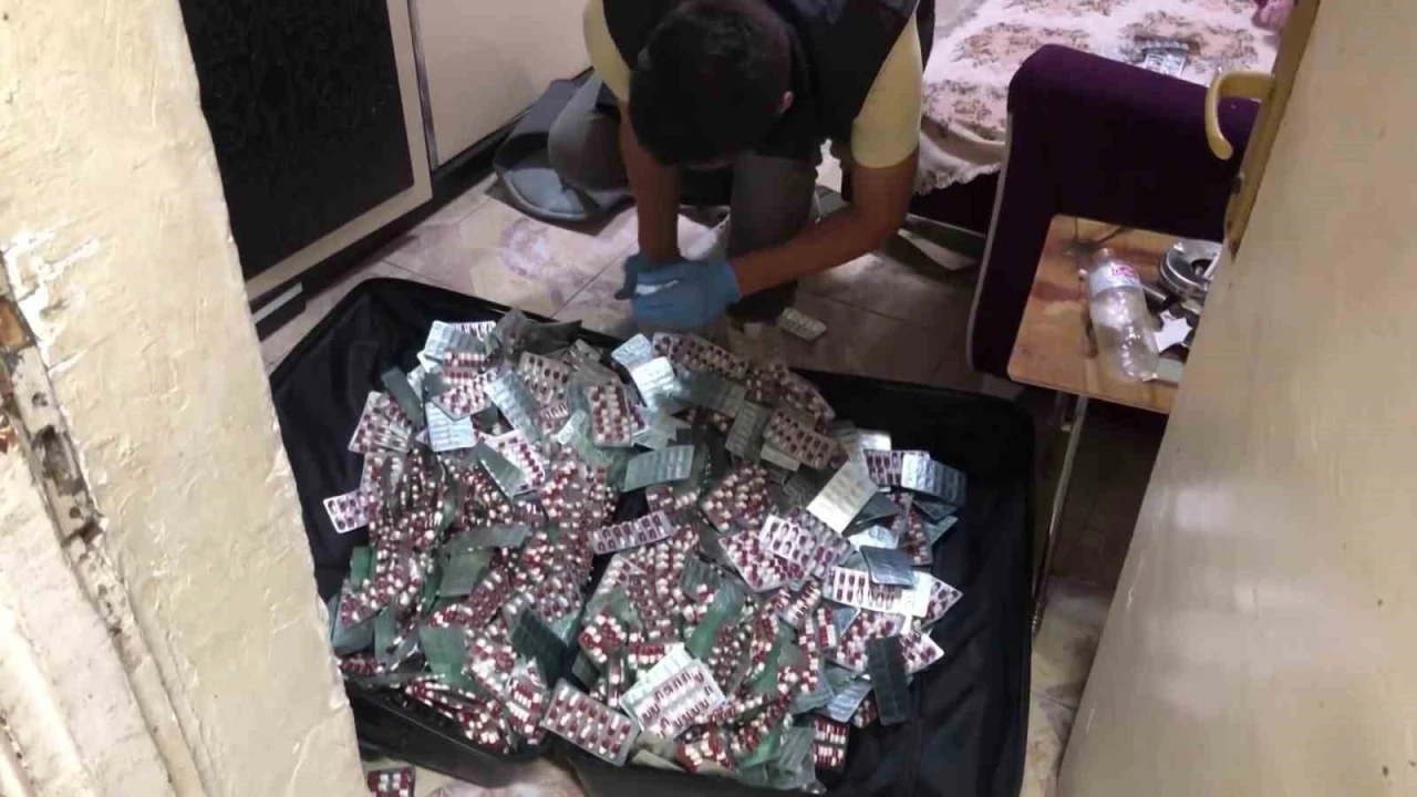 10 bin adet uyuşturucu hapla yakalandılar: Uyuşturucu satmıyoruz savunması yaptılar