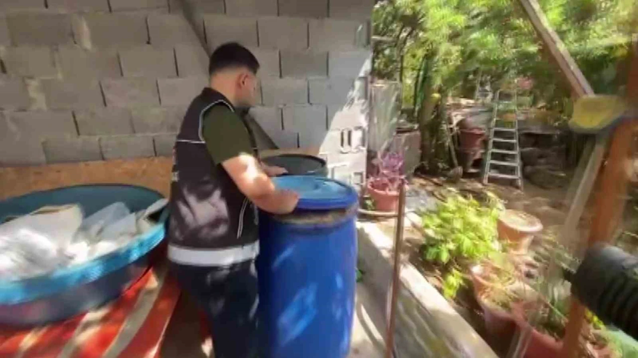 Adanada 2 bin 930 litre kaçak içki ele geçirildi
