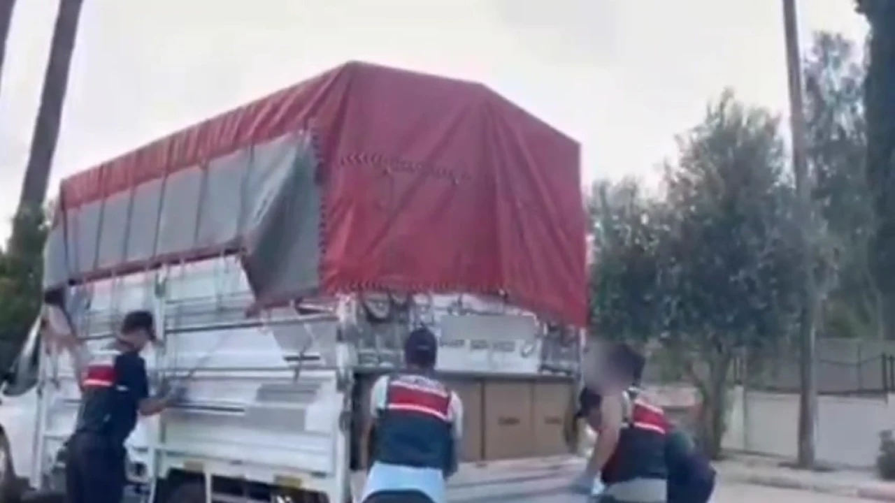 Adanada 2 milyon 400 bin adet kaçak makaron ele geçirildi