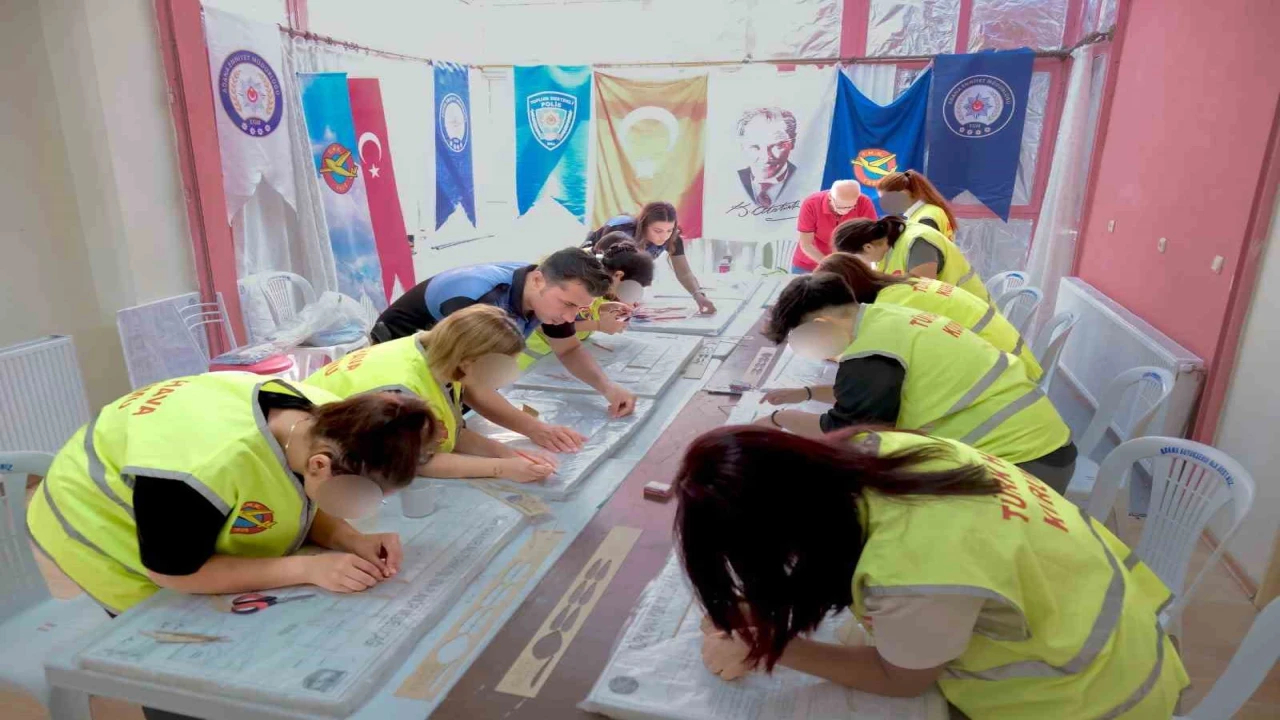 Adanada çocuklara model uçak ve robotik kodlama kursu