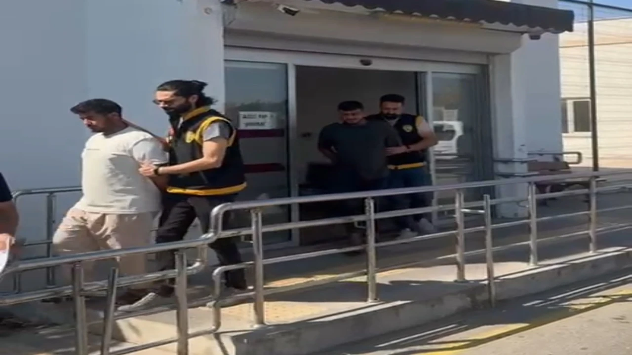 Adanada ev kurşunlayan 2 şüpheli tutuklandı