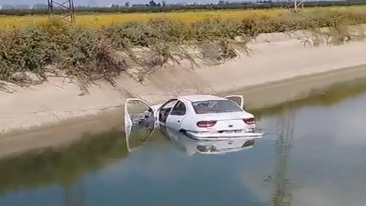 Adanada otomobil sulama kanalına devrildi: 1 ölü, 2 yaralı