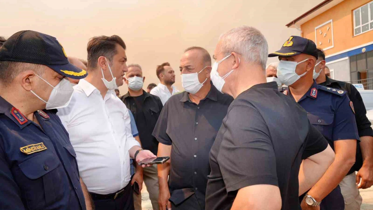 AK Partili Çavuşoğlundan Alanyadaki yangınla ilgili açıklama: An itibarıyla iyiye gidiyor ama poyraz çok güçlü esiyor