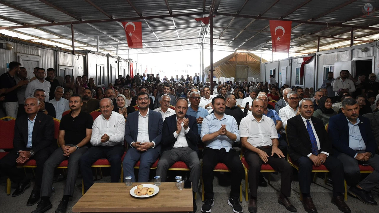 AK PARTİLİLERDEN ANTAKYA’DA GÖVDE GÖSTERİSİ