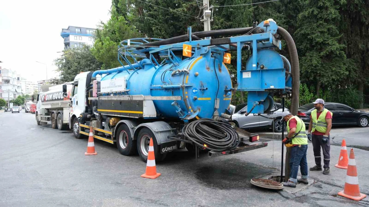 Alanyada yağmur suyu hatları robot kamera ve kombine araçlarla temizleniyor