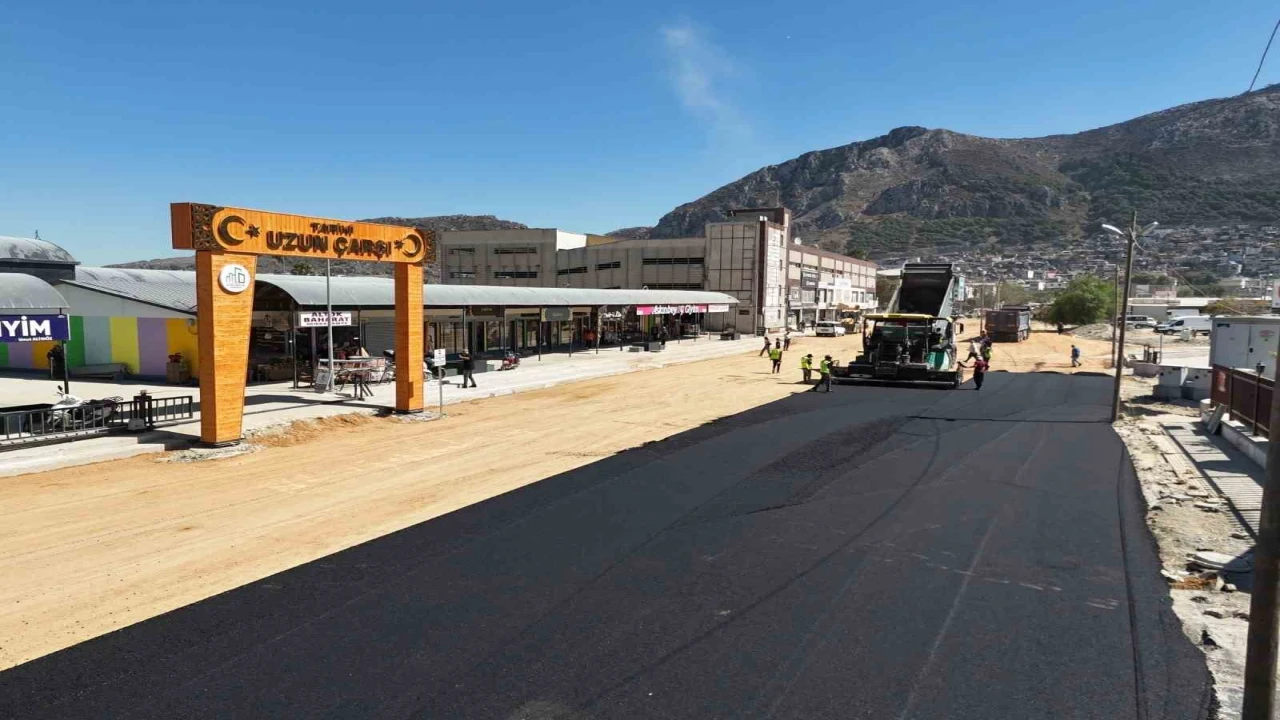 Antakyanın inşa sürecinde kalbi olan prefabrik çarşının yolları asfaltlandı