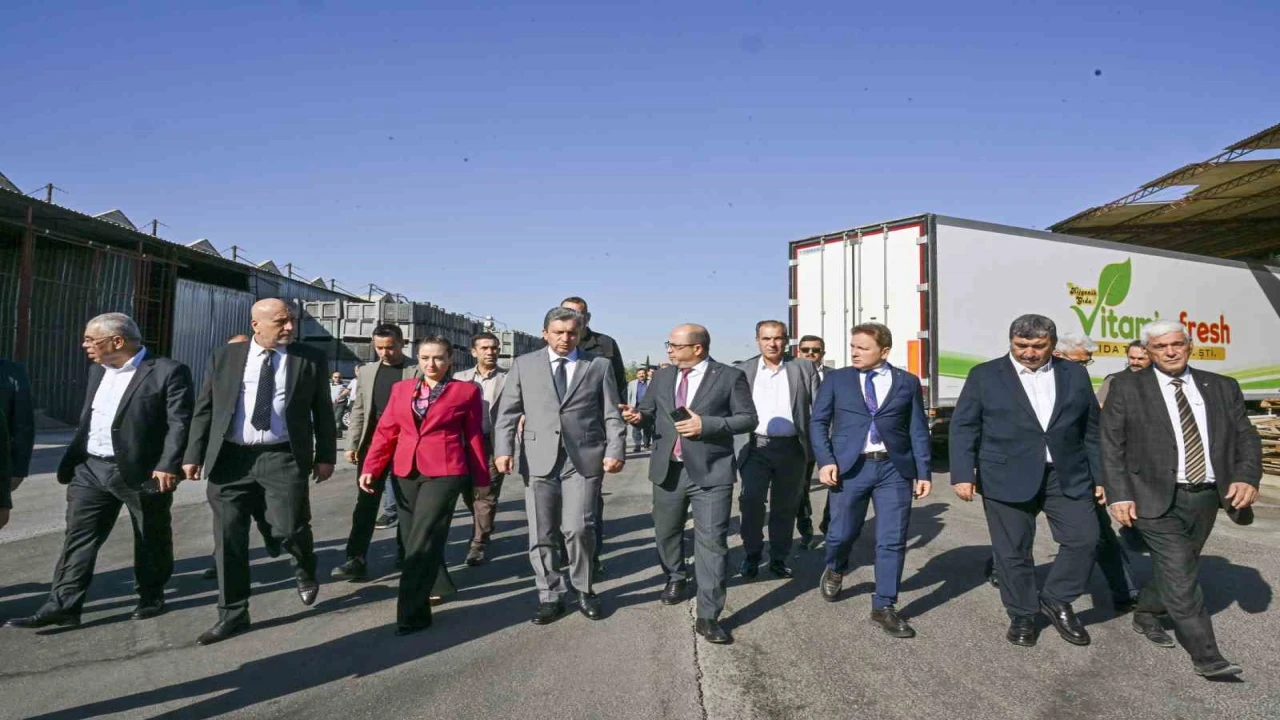 Antalya Toptancı Hallerinin ilk 8 ayında yaklaşık 20 milyar TL işlem hacmine ulaşıldı