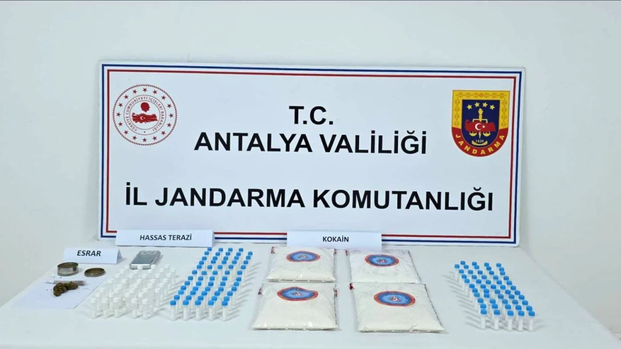 Antalyada 5 kiloya yakın kokain ele geçirildi