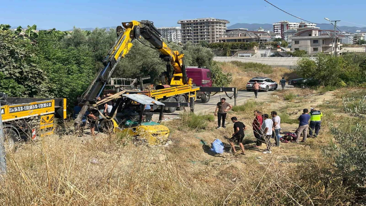 Antalyada devrilen forkliftin altında kalan sürücü hayatını kaybetti